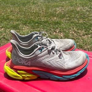 Hoka shoes size Men 9.5